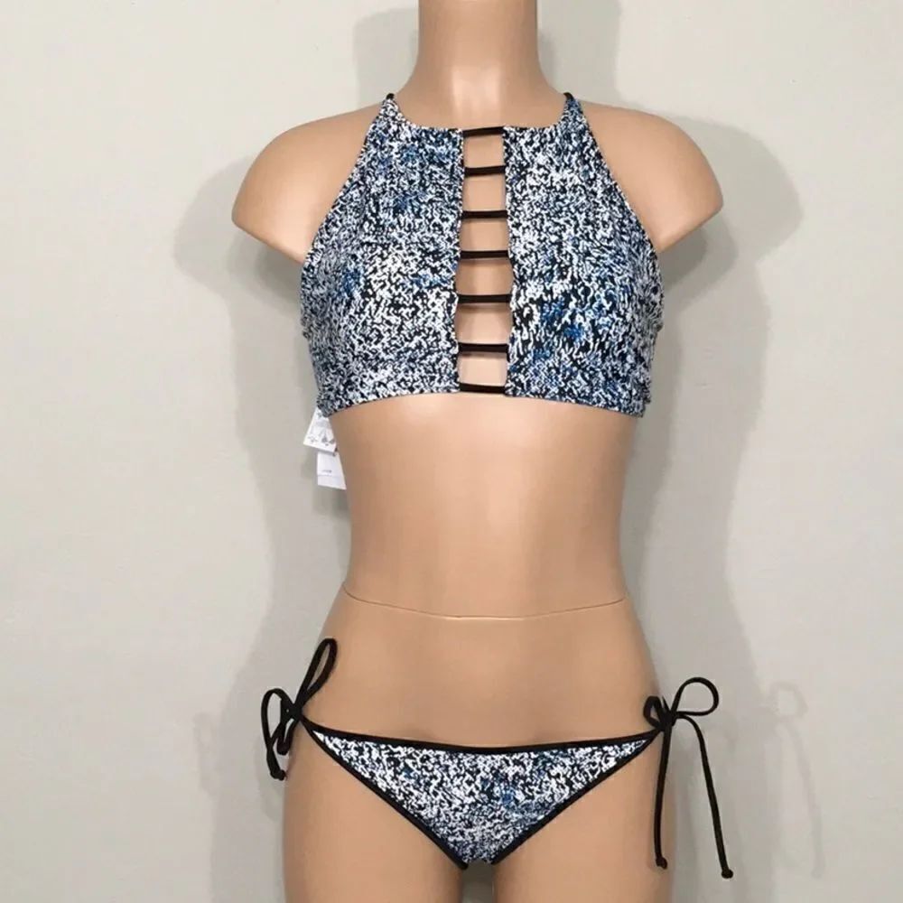 VOLCOM high neck string bikini. M/L and S/XS - Picture 16 of 16